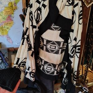 Derek Heart Black and Cream Patterned Women's Hoodie